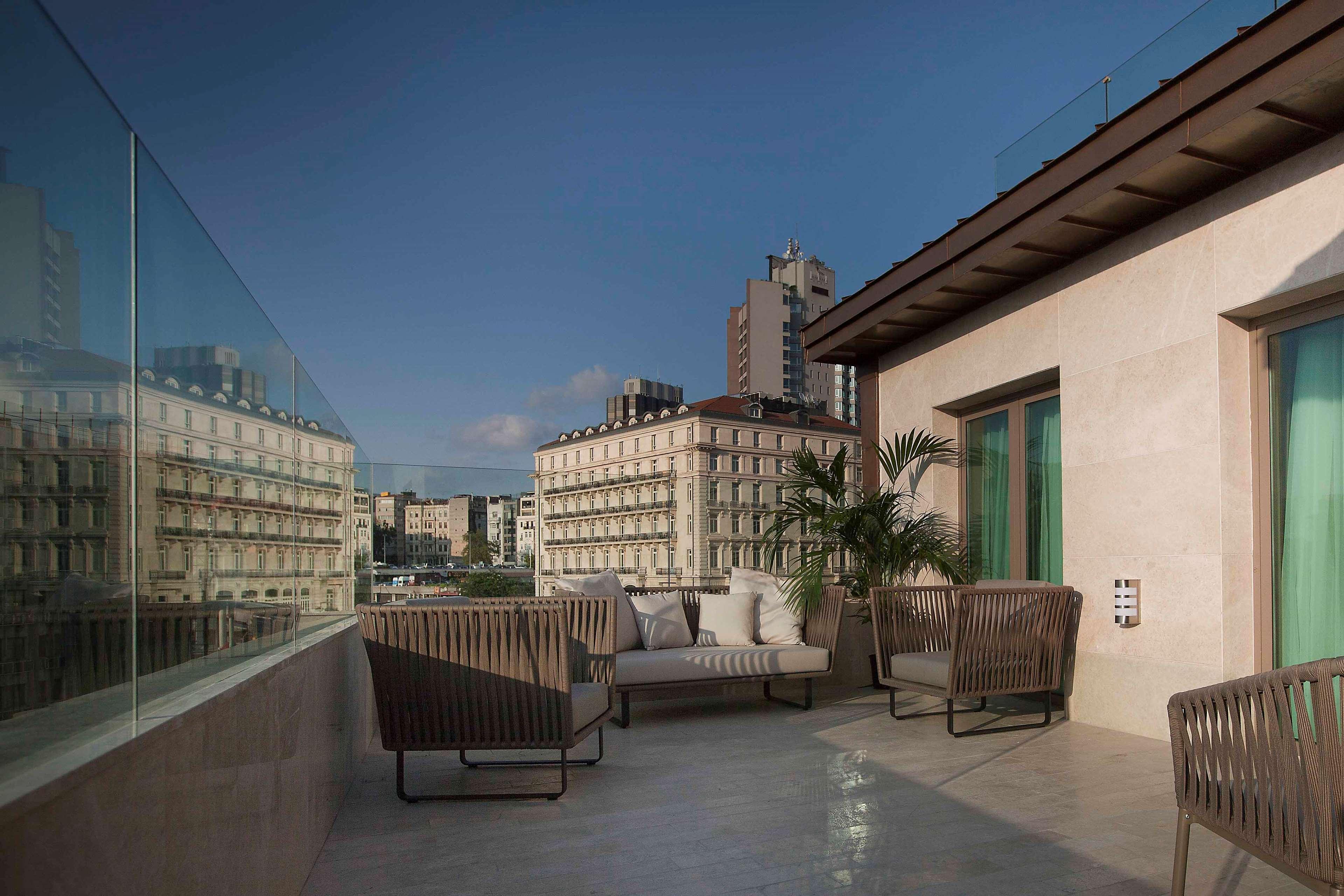 Radisson Blu Hotel Istanbul Pera Εξωτερικό φωτογραφία The Terrace