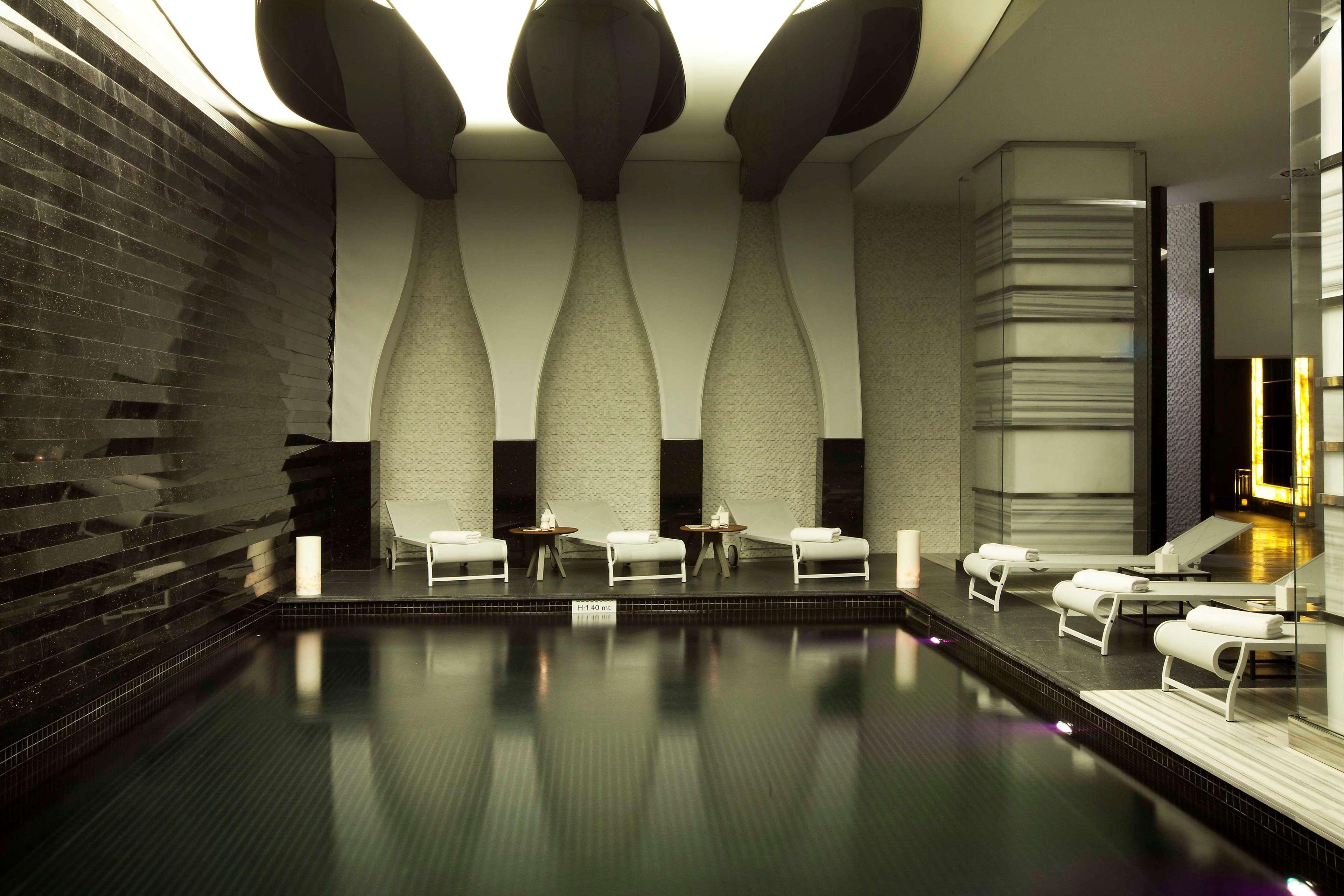 Radisson Blu Hotel Istanbul Pera Εξωτερικό φωτογραφία The pool at the Mandarin Oriental, Munich