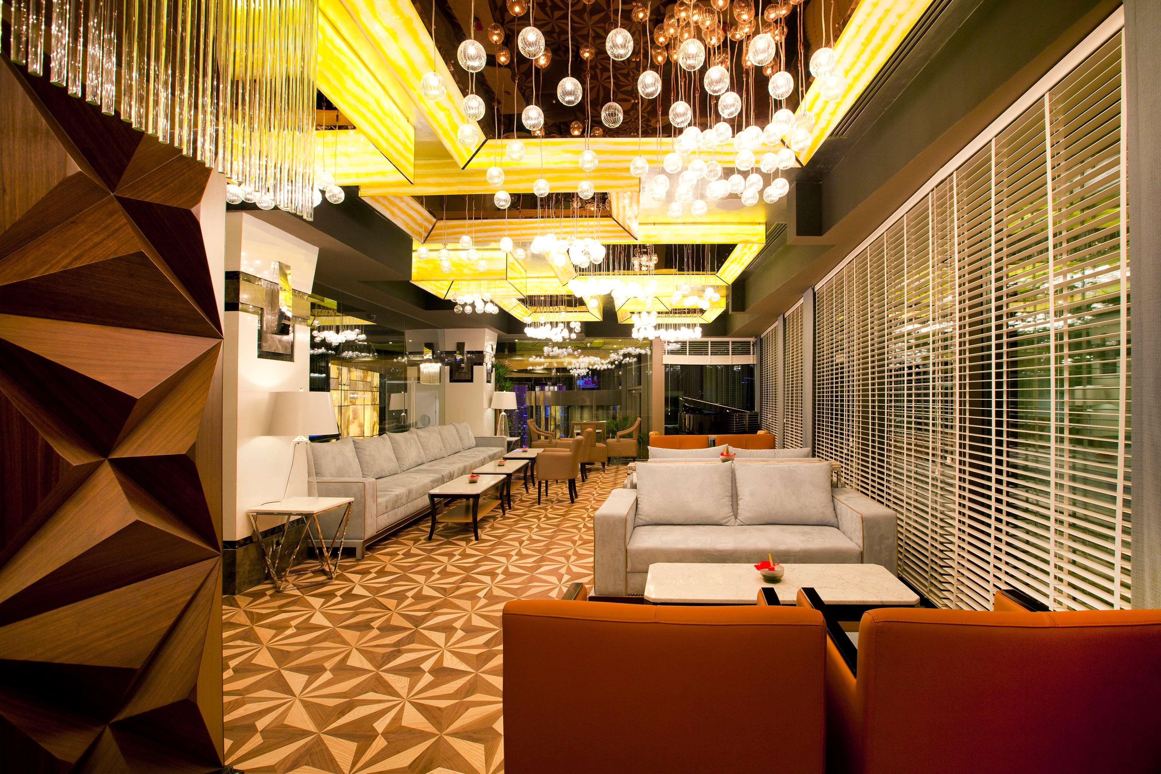 Radisson Blu Hotel Istanbul Pera Εξωτερικό φωτογραφία The interior of the lounge