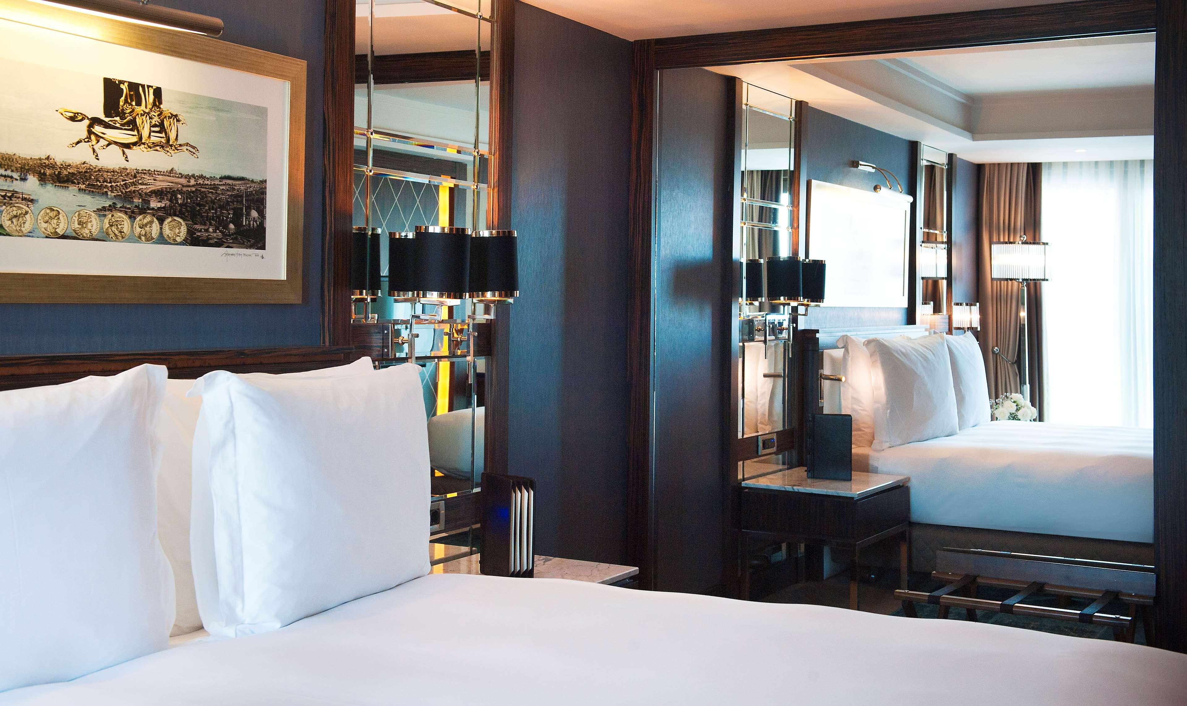 Radisson Blu Hotel Istanbul Pera Εξωτερικό φωτογραφία A bedroom at the hotel