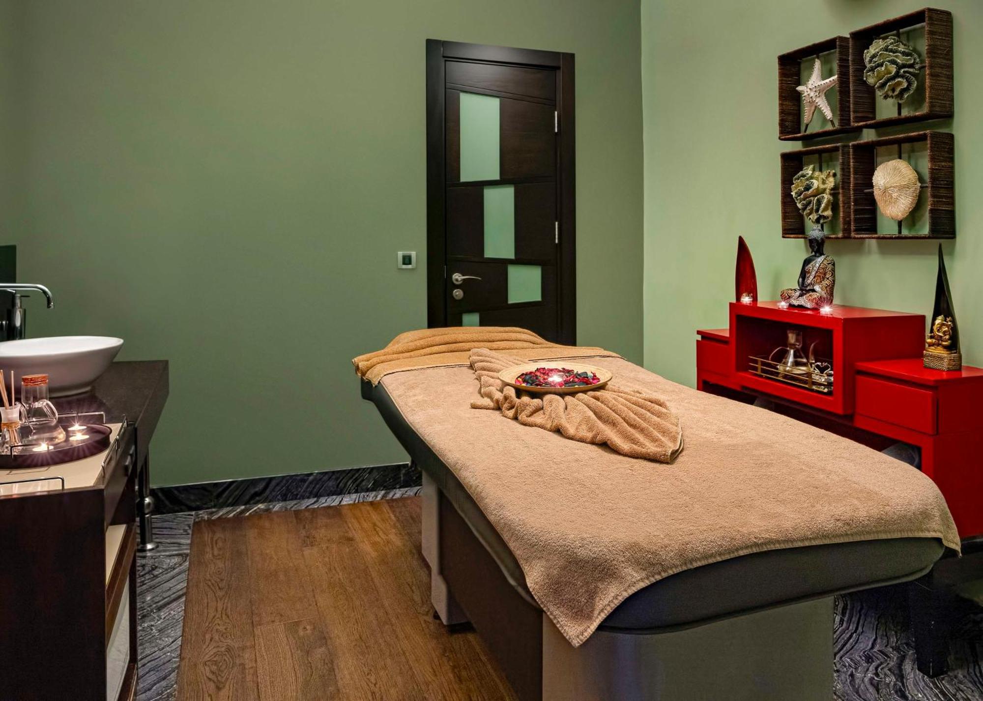 Radisson Blu Hotel Istanbul Pera Εξωτερικό φωτογραφία A massage bed