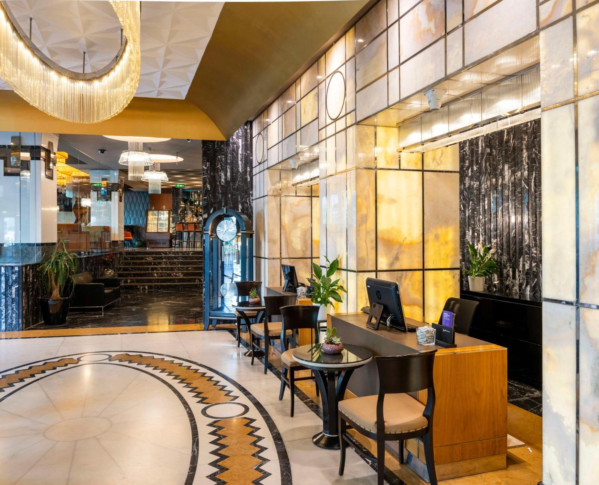 Radisson Blu Hotel Istanbul Pera Εξωτερικό φωτογραφία The lobby of the hotel