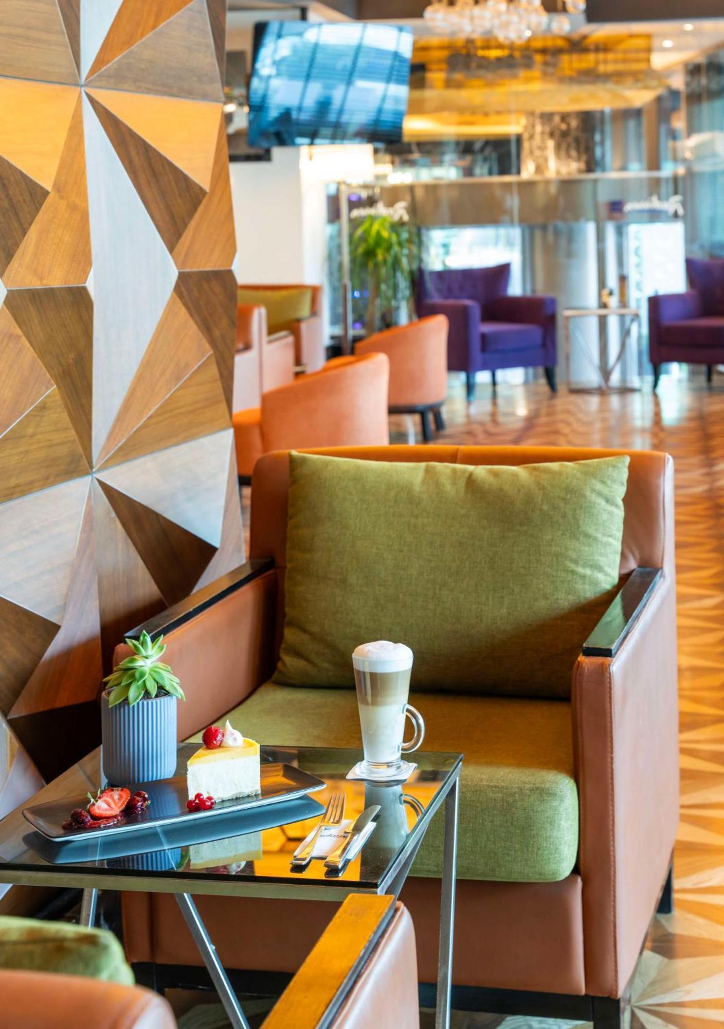 Radisson Blu Hotel Istanbul Pera Εξωτερικό φωτογραφία The lounge at the airport