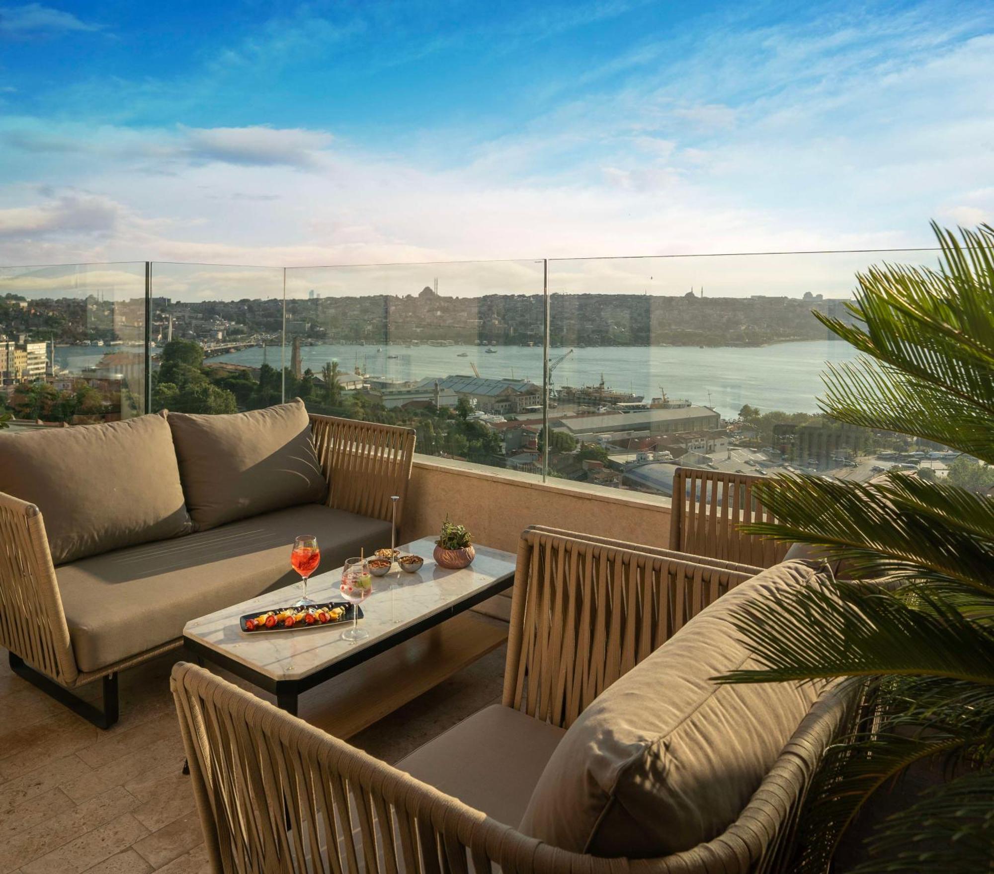 Radisson Blu Hotel Istanbul Pera Εξωτερικό φωτογραφία View from the hotel
