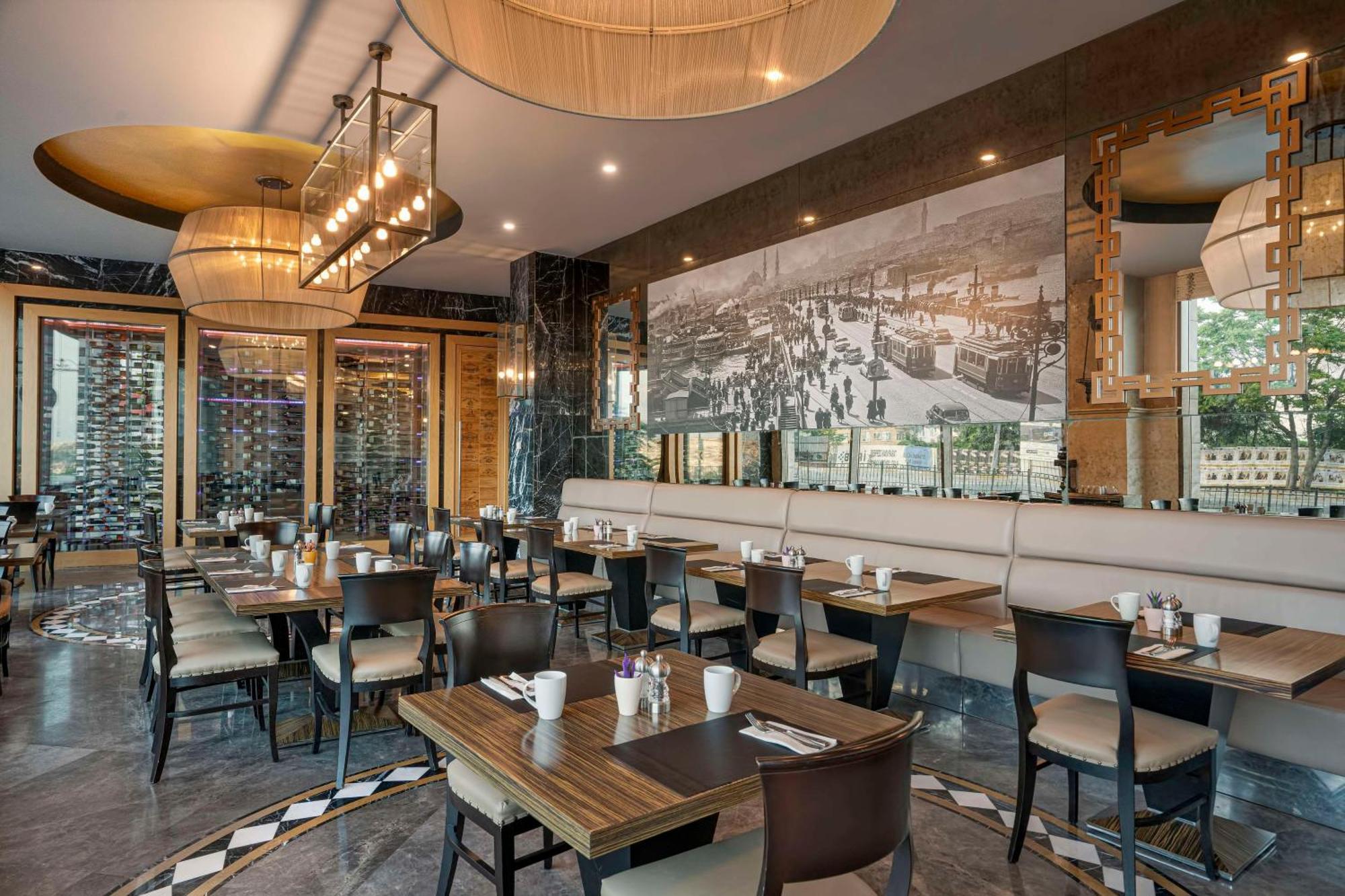 Radisson Blu Hotel Istanbul Pera Εξωτερικό φωτογραφία The interior of the restaurant