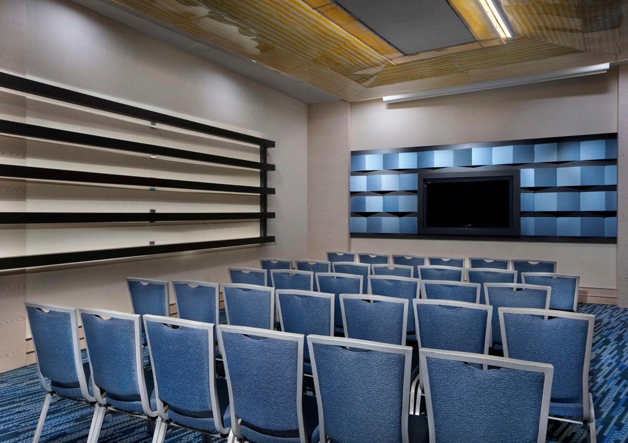 Radisson Blu Hotel Istanbul Pera Εξωτερικό φωτογραφία The theater at the Westin