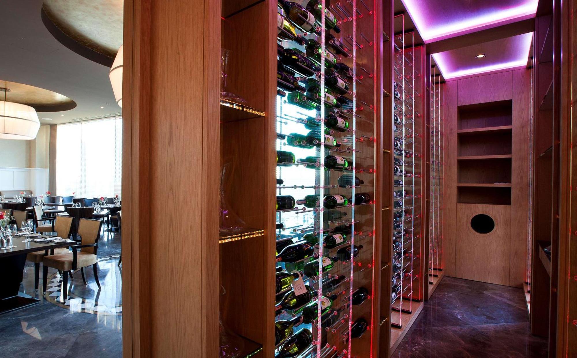 Radisson Blu Hotel Istanbul Pera Εξωτερικό φωτογραφία Wine rack