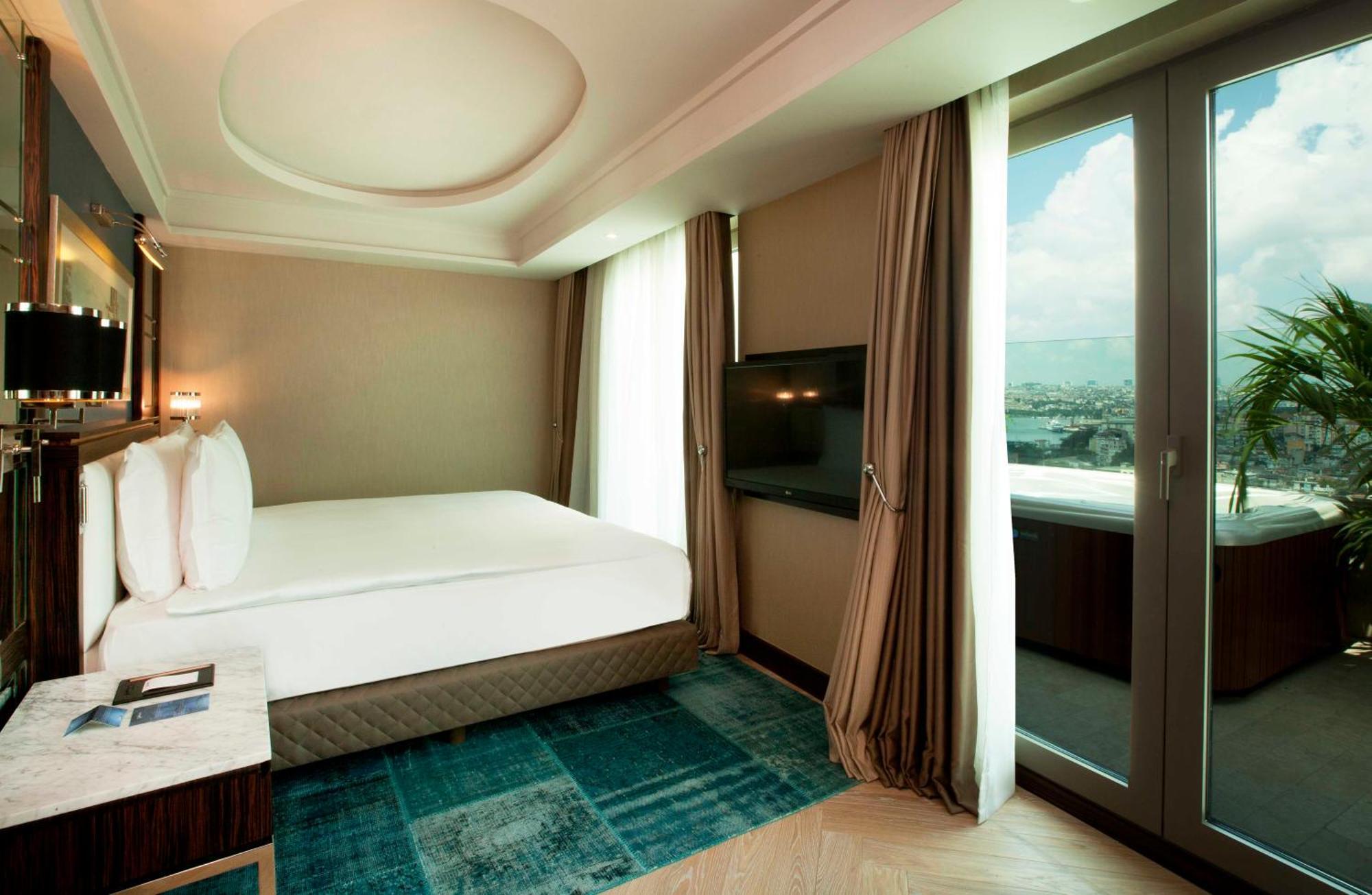 Radisson Blu Hotel Istanbul Pera Δωμάτιο φωτογραφία Suite bedroom