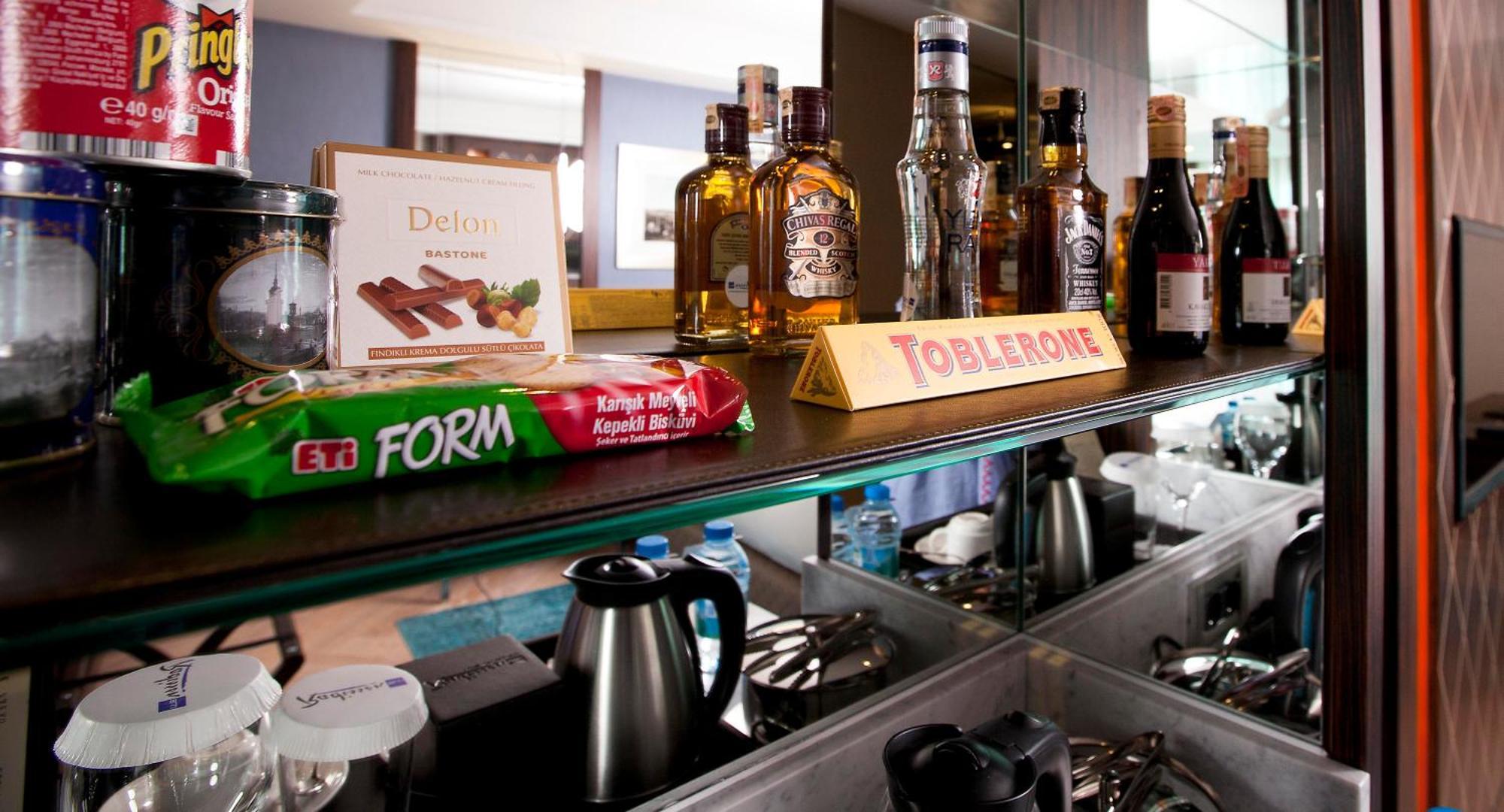 Radisson Blu Hotel Istanbul Pera Δωμάτιο φωτογραφία A bar in Dublin, Ireland